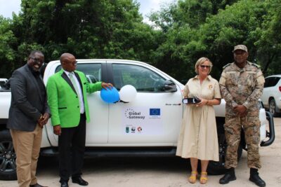 O projeto «Crescimento Verde da UE para o KAZA» entrega um veículo do projeto à CLAWS Botswana